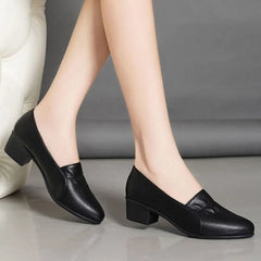 Women Soft Leather Low Heel Shoes Comfortable Soft Sole Middle-aged Sandals Mid Heel Work Shoes New Arrival 2025