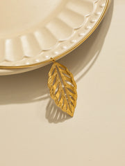 Women’s Metal Leaf Necklace – Hollow Pendant Jewelry