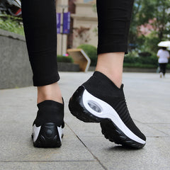 Women's Walking Trainers Fashion Fly Weaving Sock Sneakers Breathable Comfortable Nursing Shoes Casual Platform Loafers Non-Slip