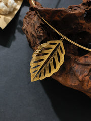 Women’s Metal Leaf Necklace – Hollow Pendant Jewelry